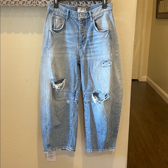 FREE PEOPLE Good Luck Mid-Rise Barrel Jeans! - Picture 7 of 12